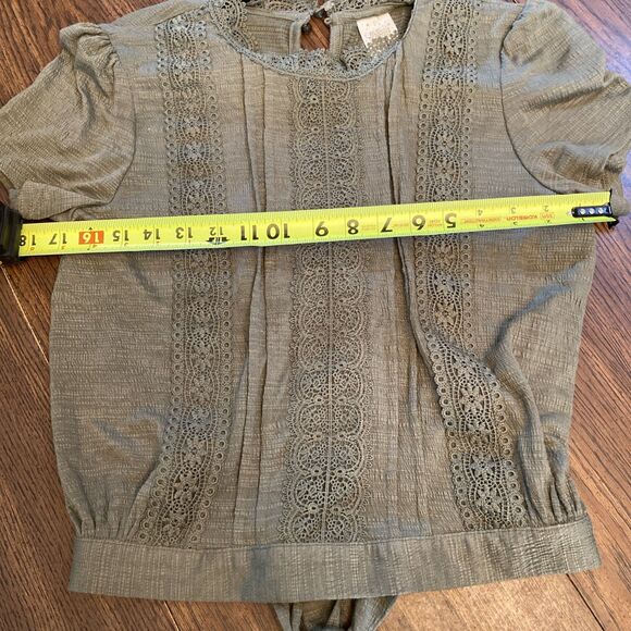 Self Esteem Blouse Women’s Size Small Short Sleeve Tie Bottom Lace Keyhole Green - Picture 10 of 11